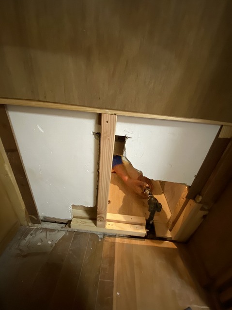 大阪市内の住宅、トイレの隣のクローゼット